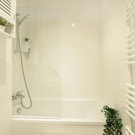 The Geometrist - Stunning 1br With Balcony Bukarest