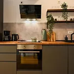The Geometrist - Stunning 1br With Balcony *