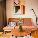 شقة The Geometrist - Stunning 1br With Balcony *