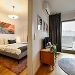 The Geometrist - Stunning 1br With Balcony *