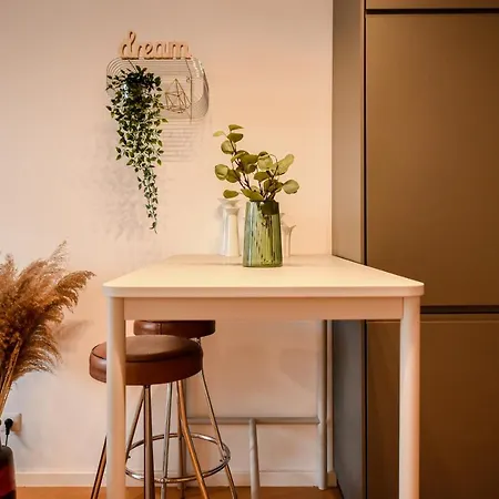 Apartman The Geometrist - Stunning 1br With Balcony *