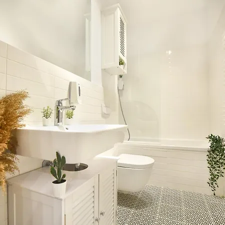The Geometrist - Stunning 1br With Balcony Apartment Bukarest
