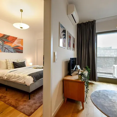 The Geometrist - Stunning 1br With Balcony *