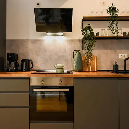 The Geometrist - Stunning 1br With Balcony *