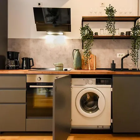 The Geometrist - Stunning 1br With Balcony