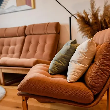 The Geometrist - Stunning 1br With Balcony