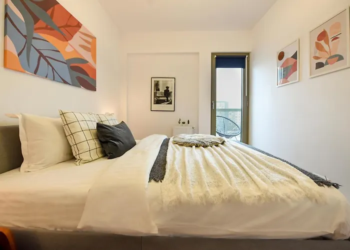 Апартаменти The Geometrist - Stunning 1br With Balcony Бухарест