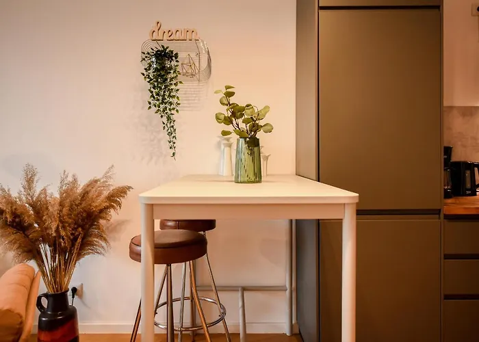 Апартаменти The Geometrist - Stunning 1br With Balcony *