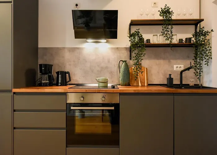 The Geometrist - Stunning 1br With Balcony *