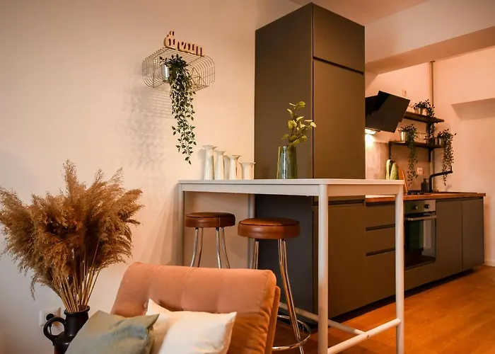 Апартаменти The Geometrist - Stunning 1br With Balcony Бухарест