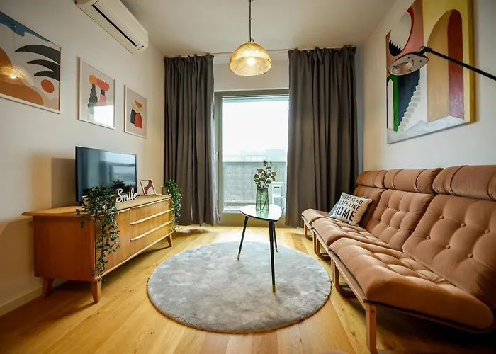 The Geometrist - Stunning 1br With Balcony Апартаменти