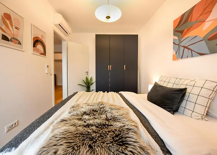 Апартаменти The Geometrist - Stunning 1br With Balcony