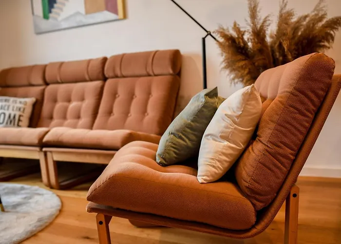 The Geometrist - Stunning 1br With Balcony