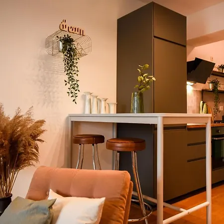 Apartment The Geometrist - Stunning 1br With Balcony Bucharest